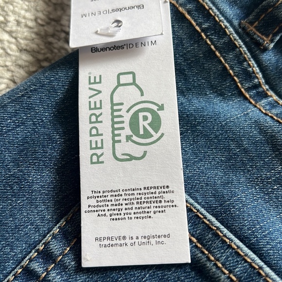 Stressed Ripped High Rise Jegging - Picture 5 of 7